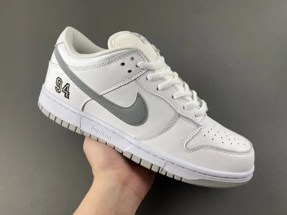 Supreme x Nike SB Dunk Low 