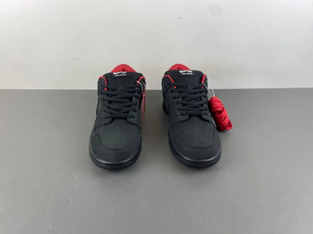 Supreme x Nike SB Dunk Low 