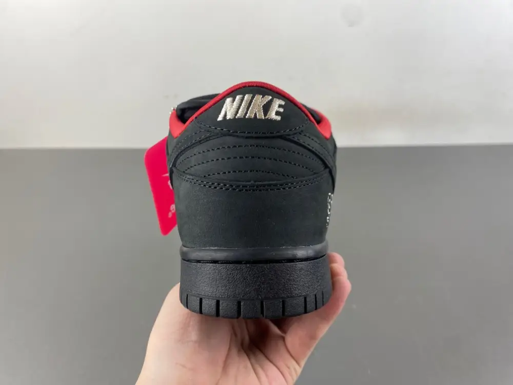 Supreme x Nike SB Dunk Low 