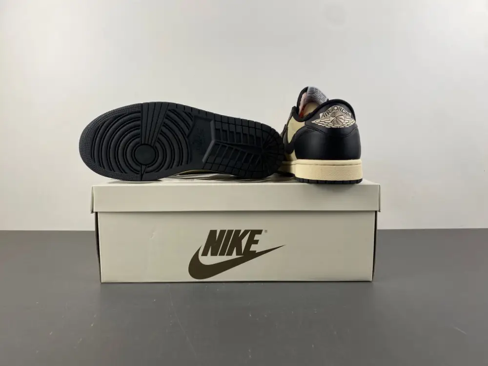 Travis Scott x Air Jordan 1 Low OG 