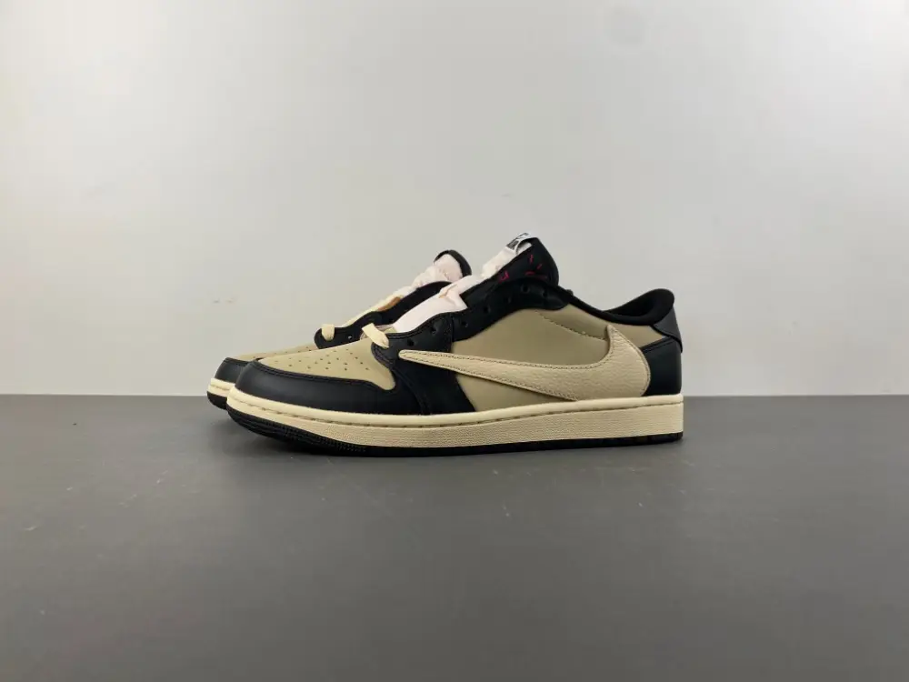 Travis Scott x Air Jordan 1 Low OG 