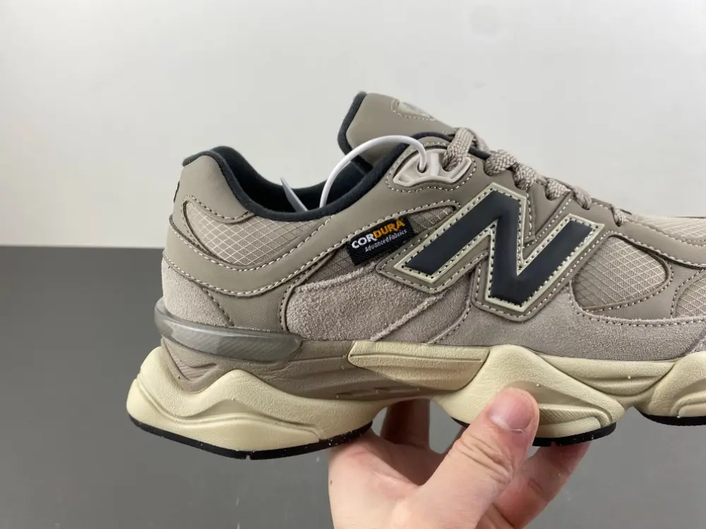 New Balance 9060 ' 