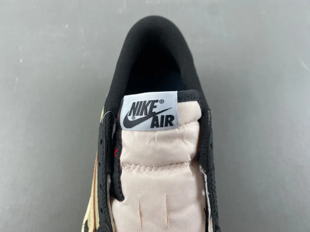 Travis Scott x Air Jordan 1 Low OG 