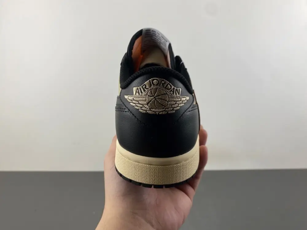 Travis Scott x Air Jordan 1 Low OG 
