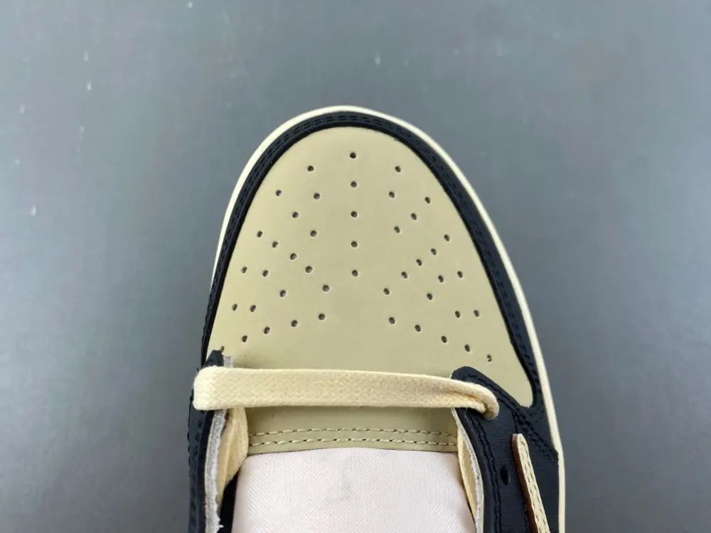 Travis Scott x Air Jordan 1 Low OG 