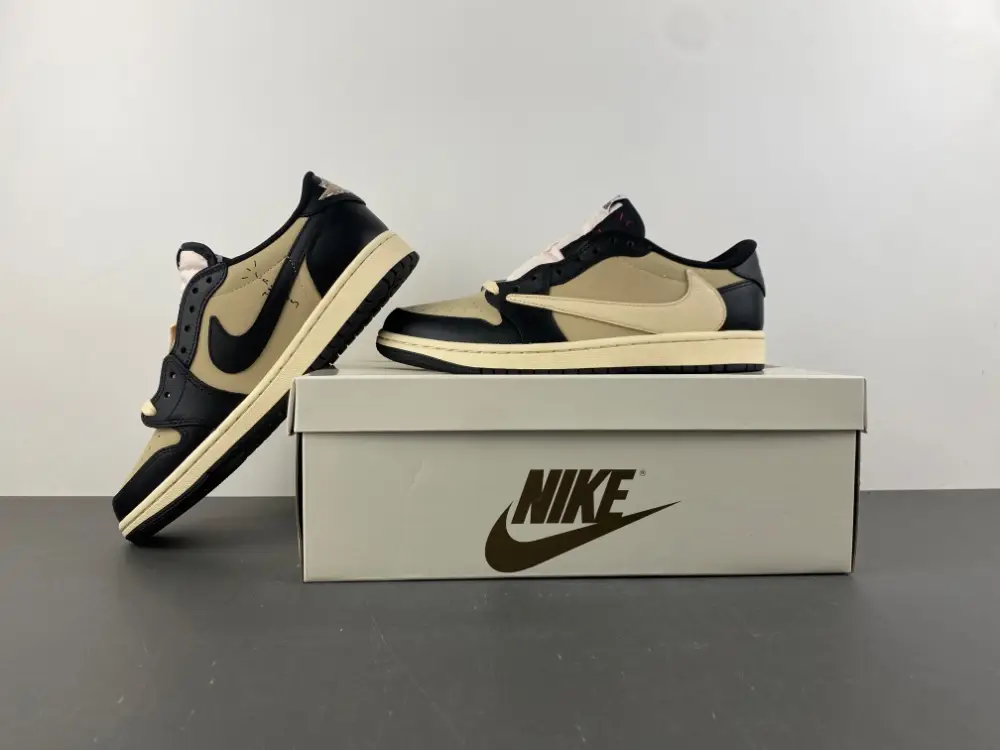 Travis Scott x Air Jordan 1 Low OG 