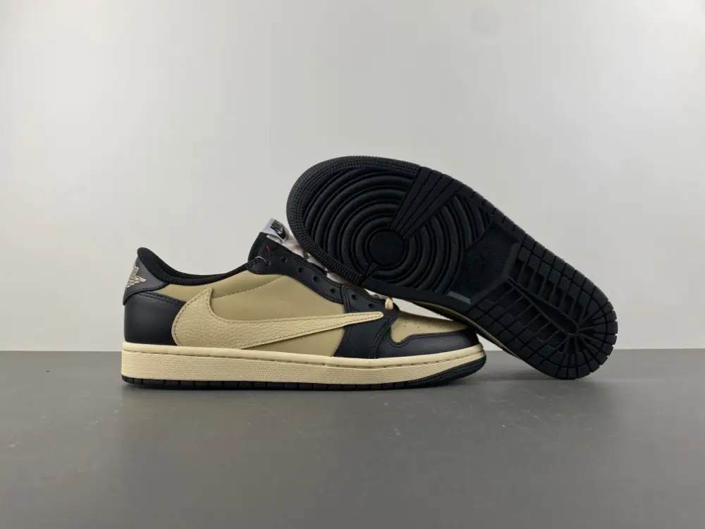Travis Scott x Air Jordan 1 Low OG 