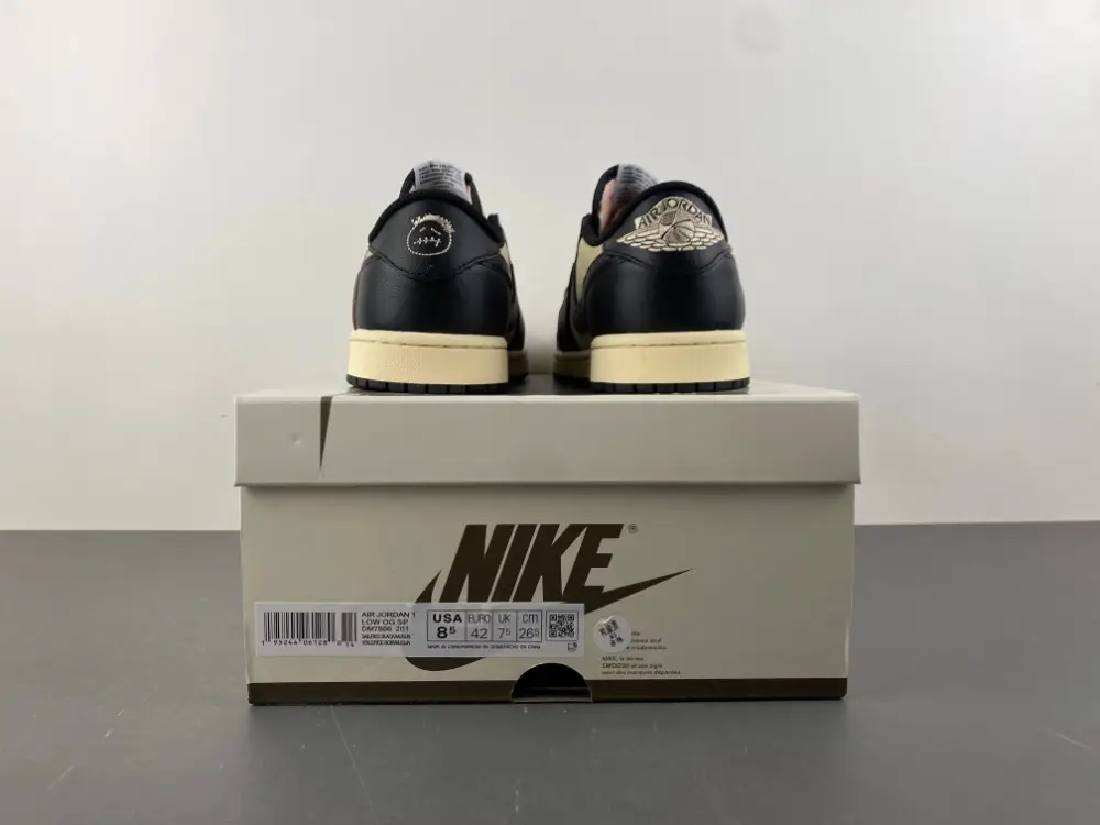 Travis Scott x Air Jordan 1 Low OG 