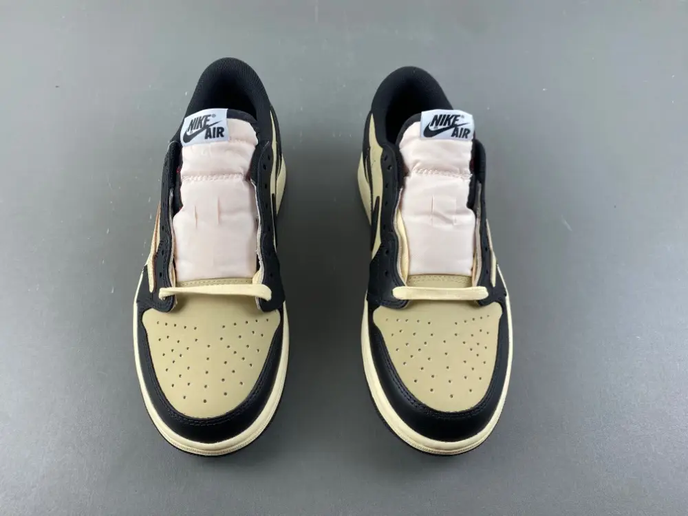Travis Scott x Air Jordan 1 Low OG 