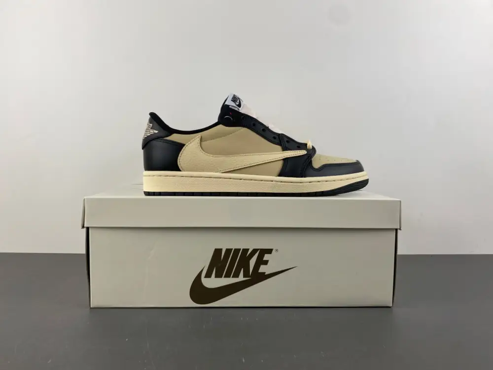 Travis Scott x Air Jordan 1 Low OG 