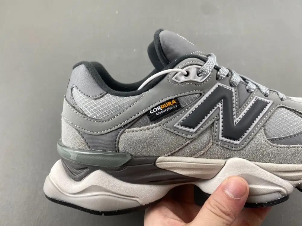 New Balance 9060 ' 