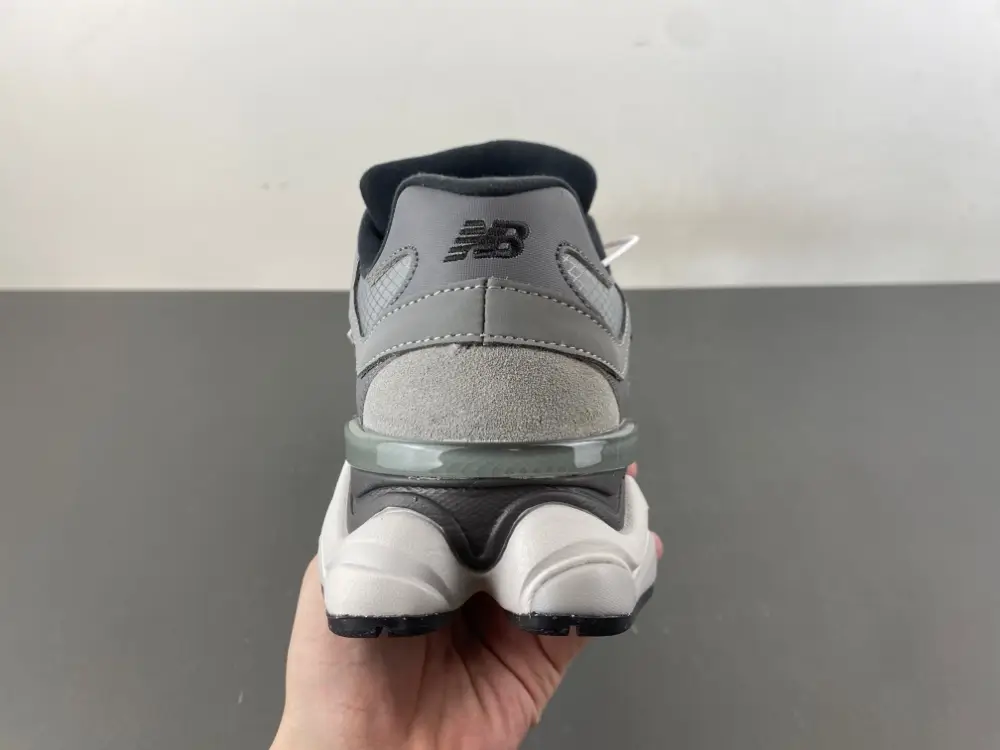 New Balance 9060 ' 