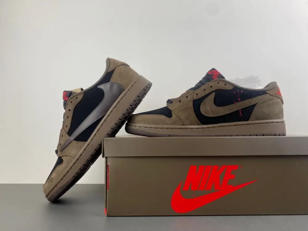 Travis Scott x Air Jordan 1 Low ' 