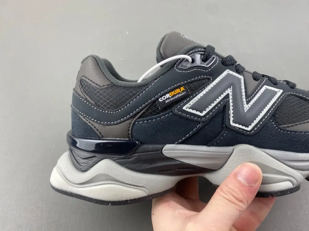 New Balance 9060 ' 