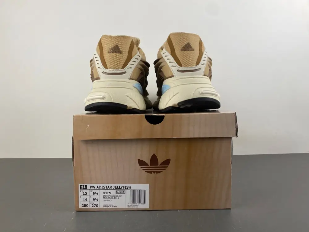 Pharrell Williams x adidas Adistar Jellyfish 