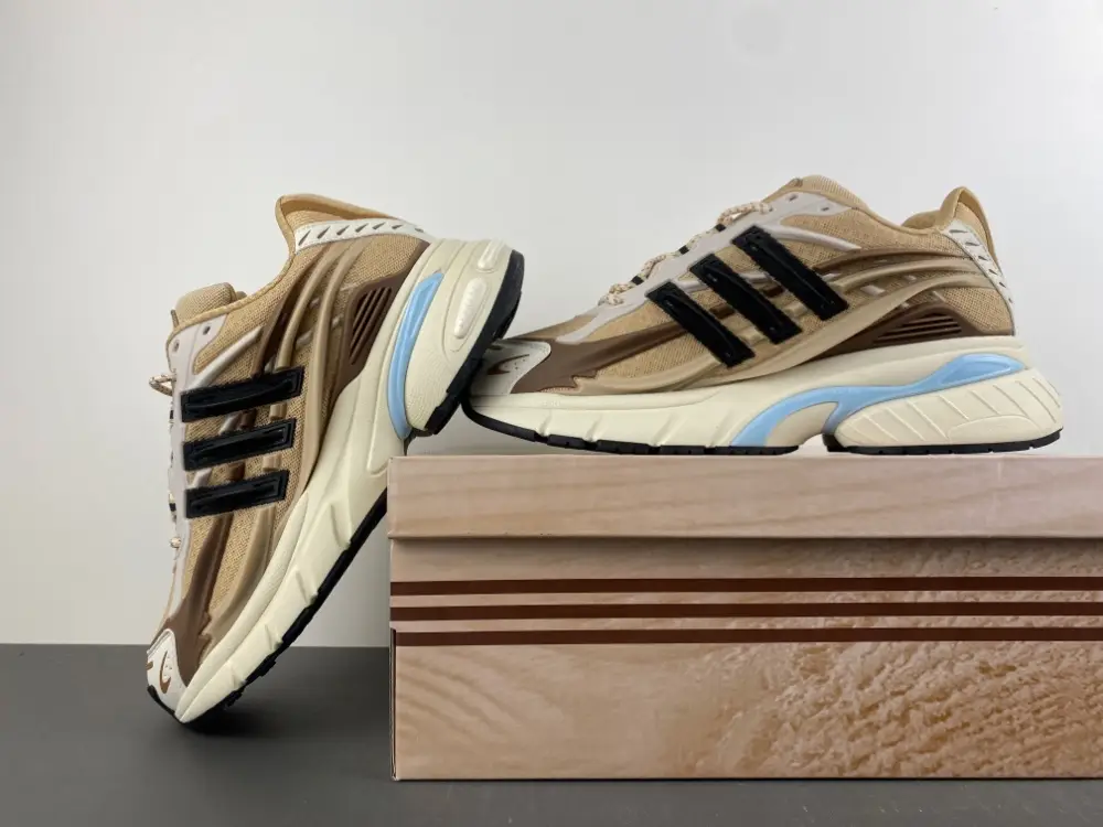 Pharrell Williams x adidas Adistar Jellyfish 
