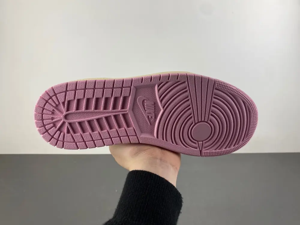 Travis Scott x Air Jordan 1 Low OG 