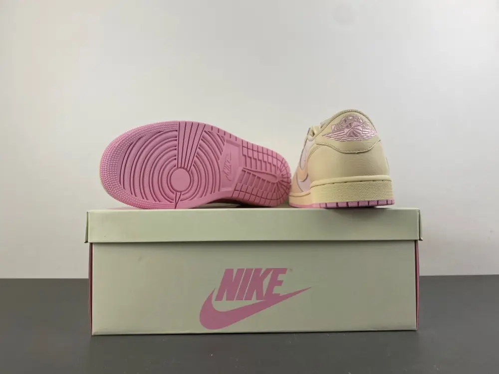 Travis Scott x Air Jordan 1 Low OG 