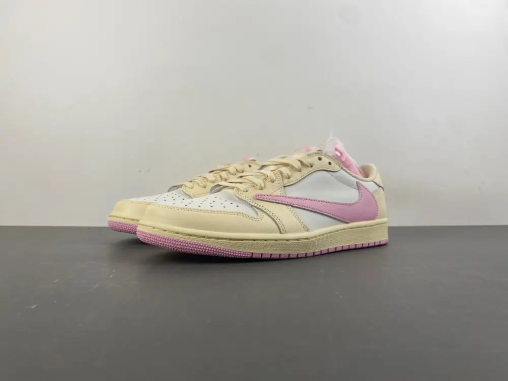 Travis Scott x Air Jordan 1 Low OG 