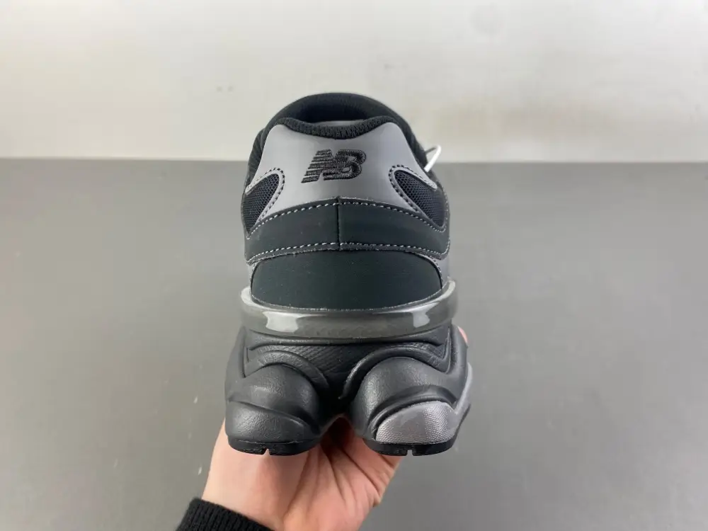 New Balance 9060 ' 