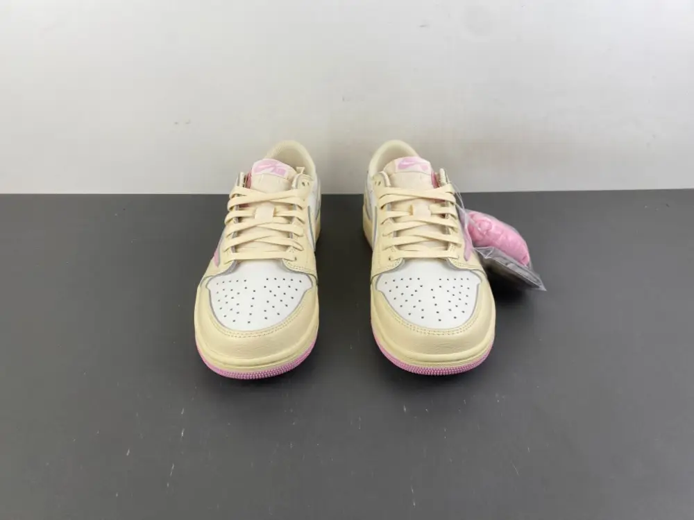 Travis Scott x Air Jordan 1 Low OG 