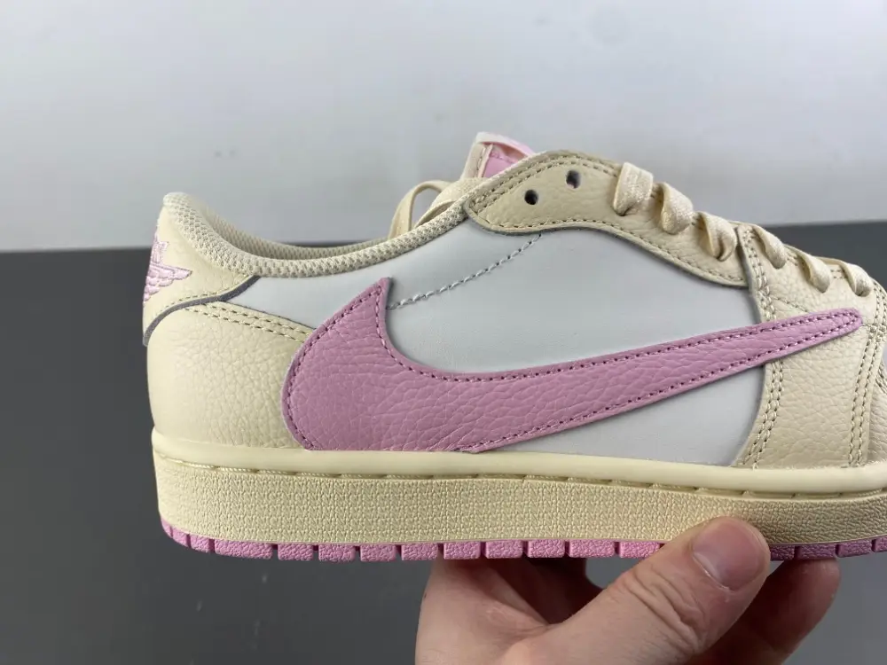 Travis Scott x Air Jordan 1 Low OG 