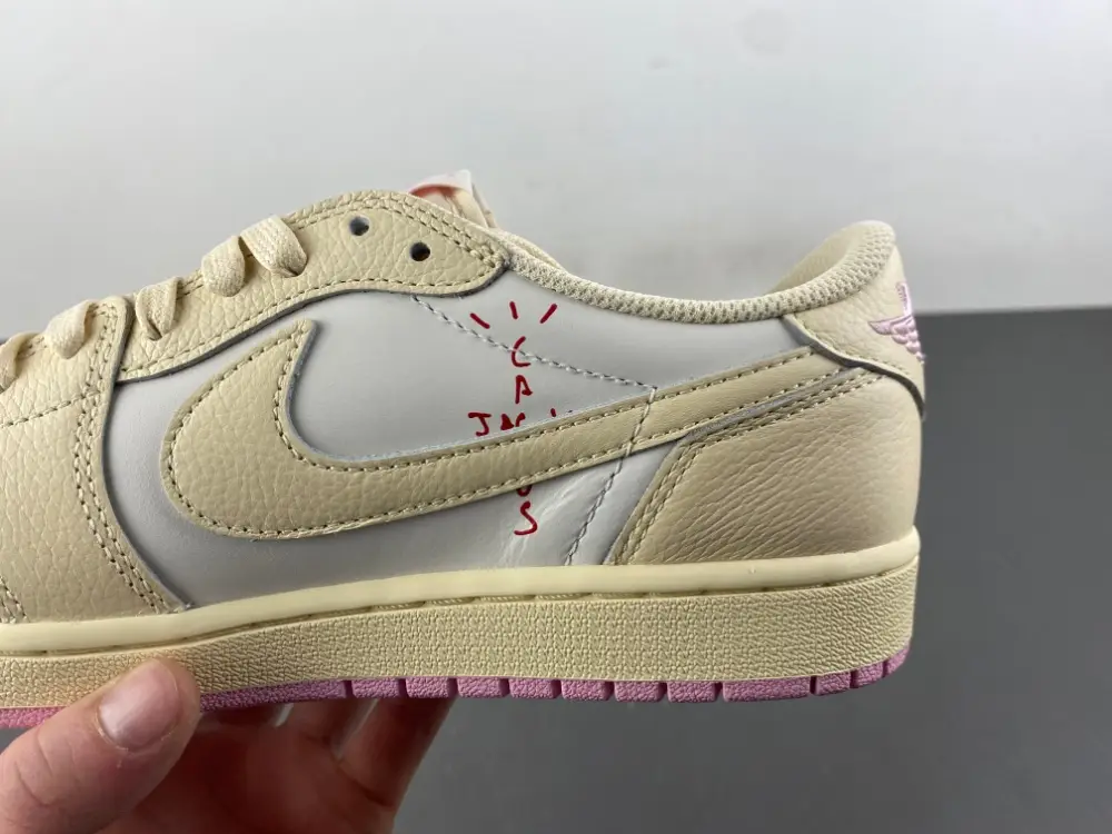 Travis Scott x Air Jordan 1 Low OG 