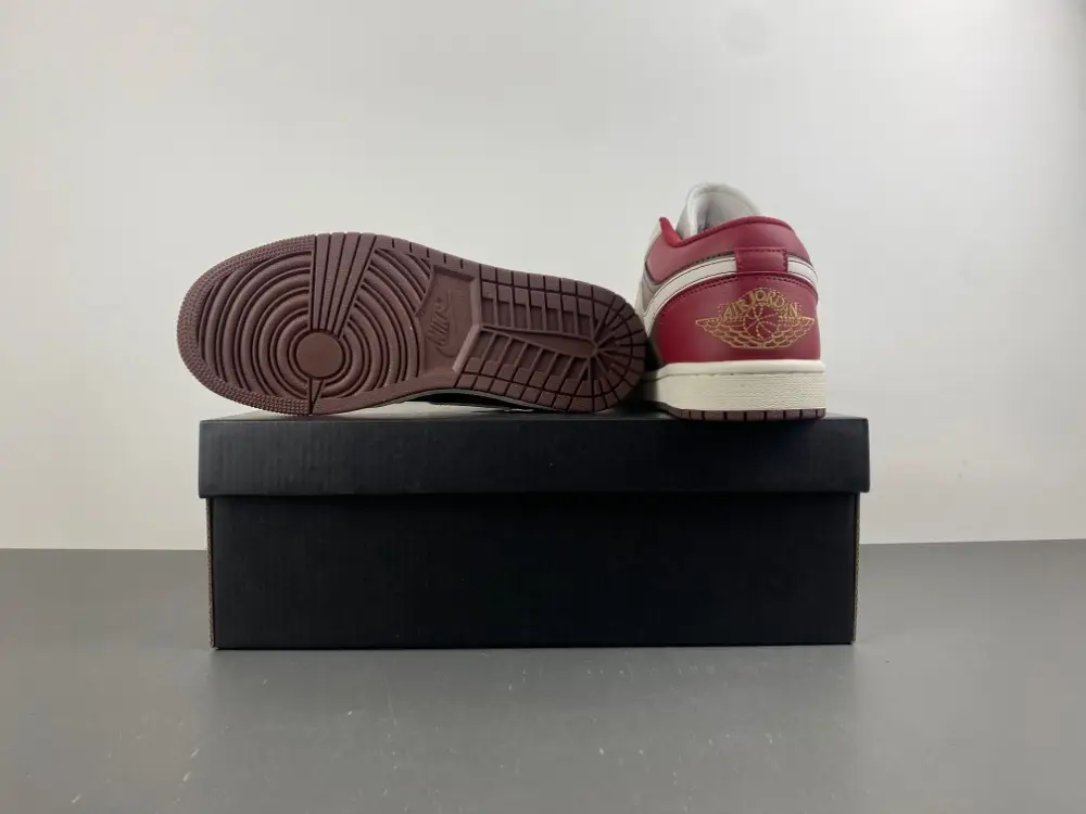 Air Jordan 1 Low 
