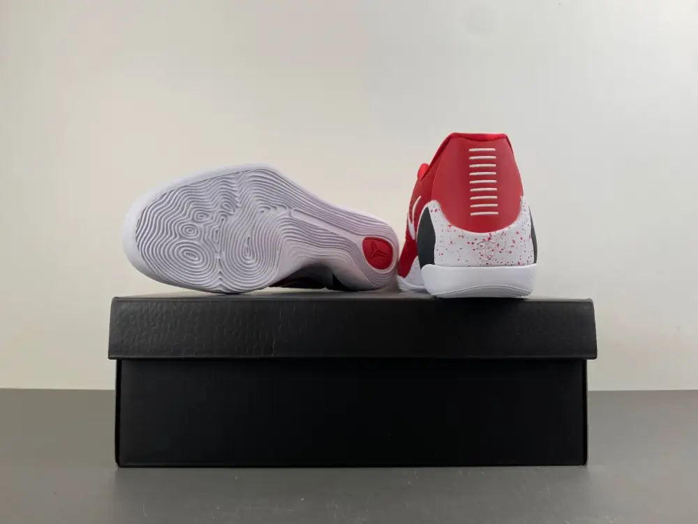 Nike Kobe 9 EM Low Protro 