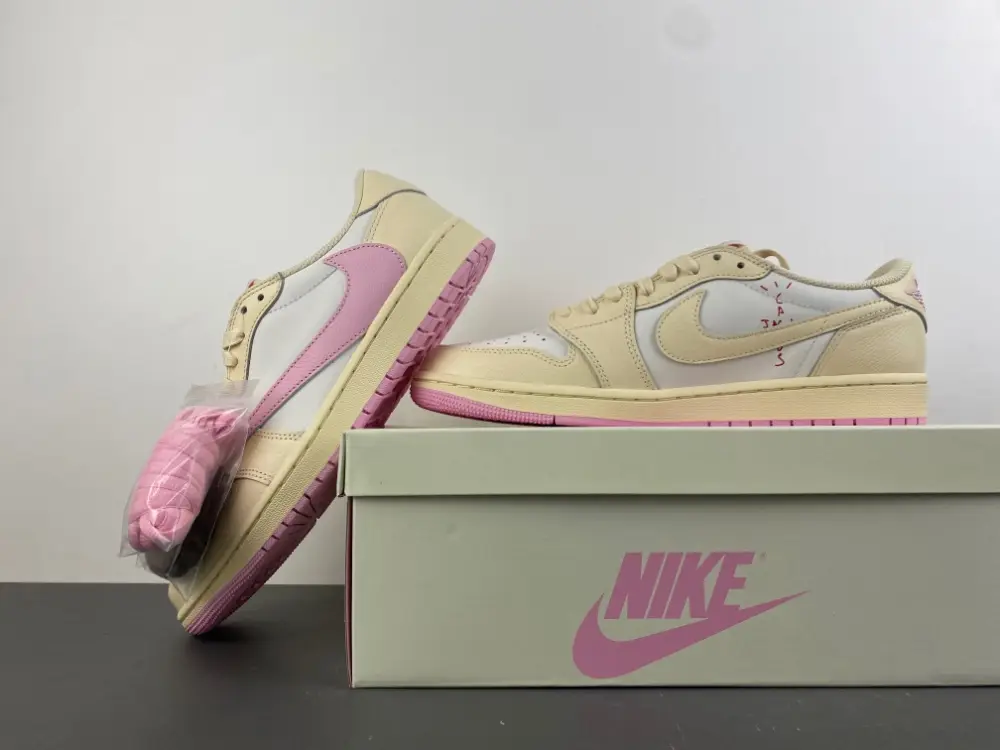 Travis Scott x Air Jordan 1 Low OG 
