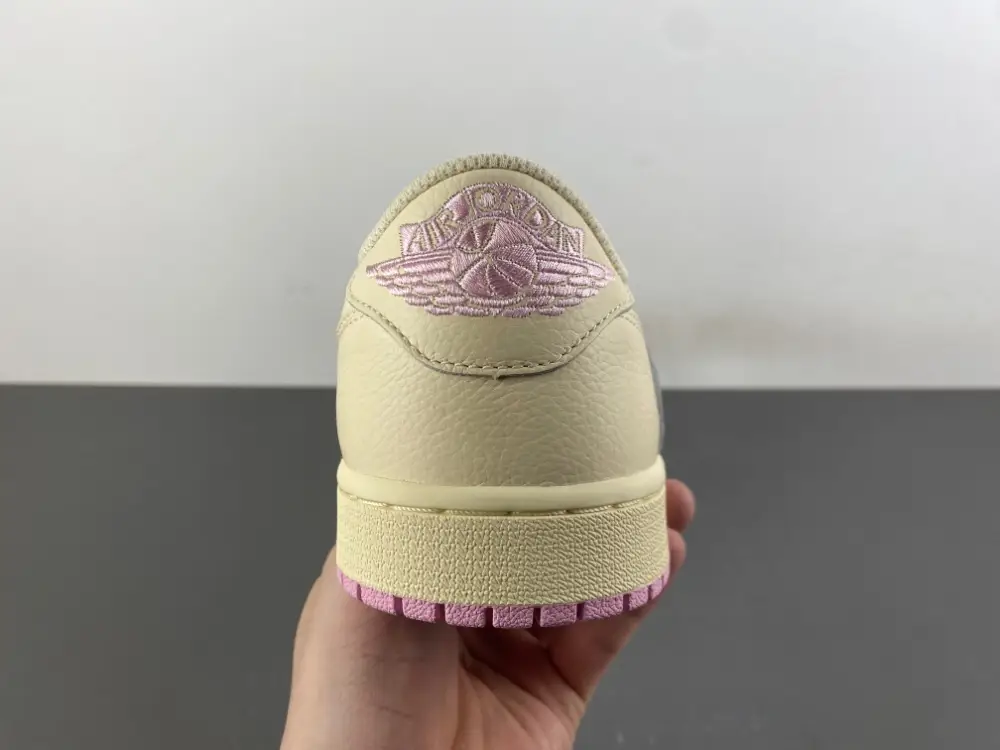 Travis Scott x Air Jordan 1 Low OG 