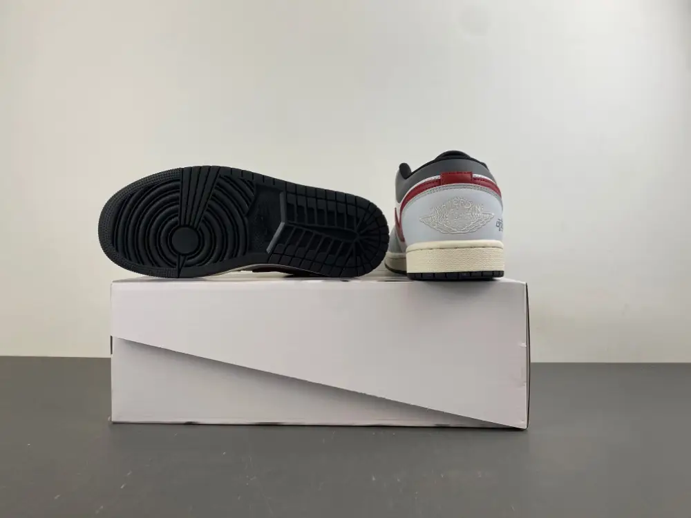 Air Jordan 1 Low 